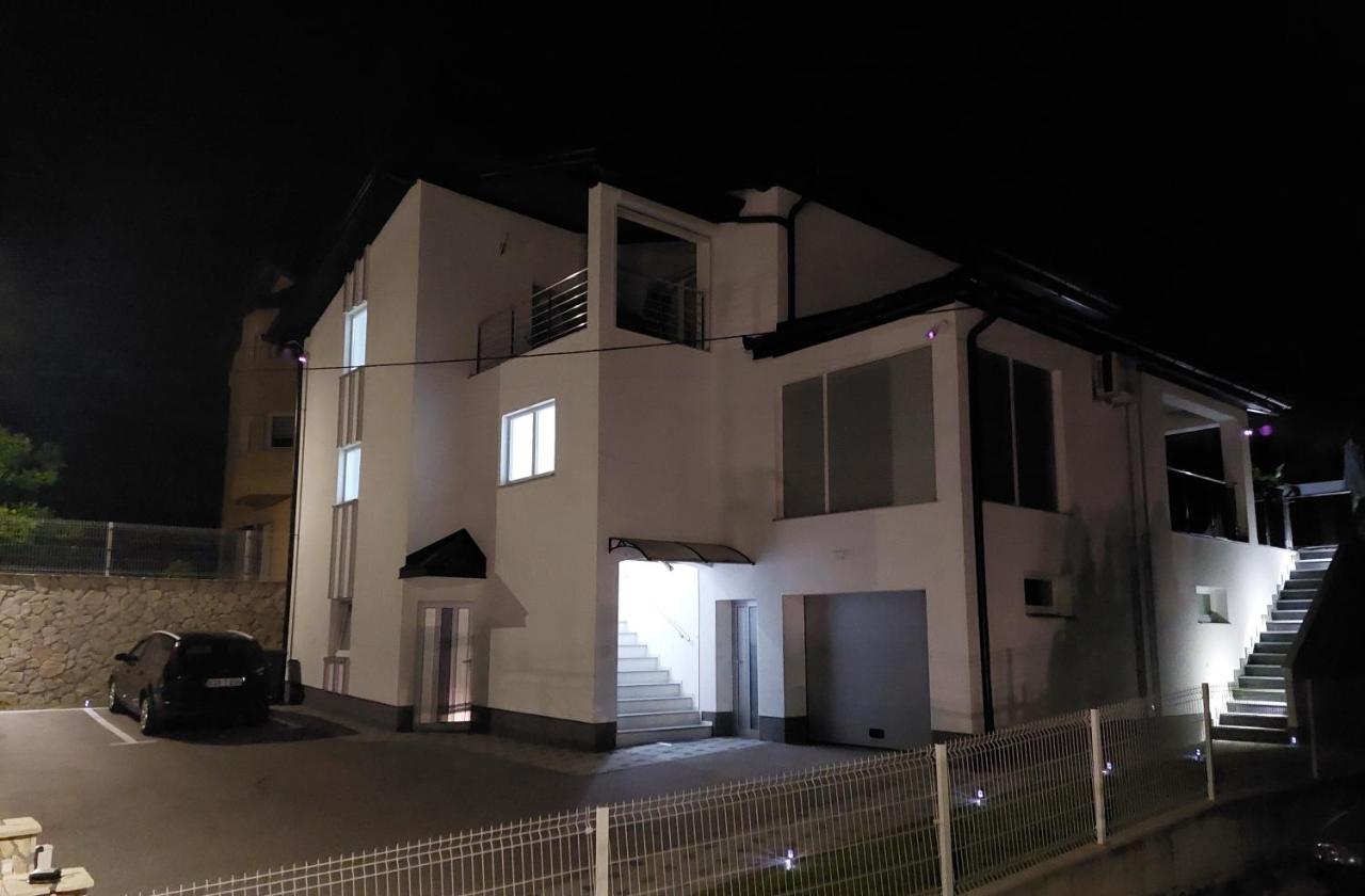 יאיצי Apartman Kiss מראה חיצוני תמונה